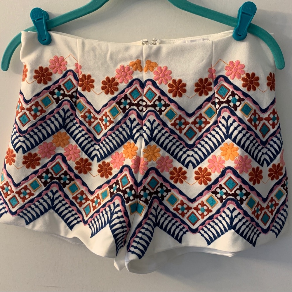 beautifully embroidered white shorts! NWT